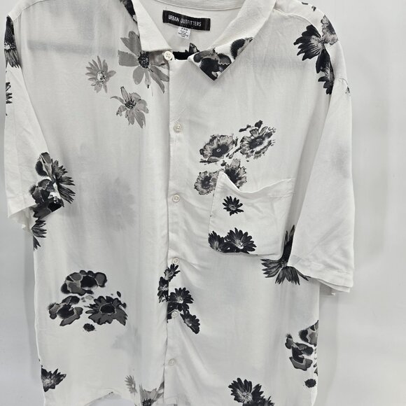 Urban Outfitters UO White Black Floral Button Down Shirt Size XXL - Picture 2 of 8